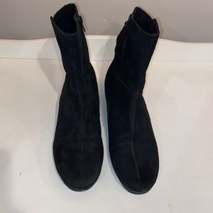 Vertan Italia Flex Elm Black Suede Bootie - size 9